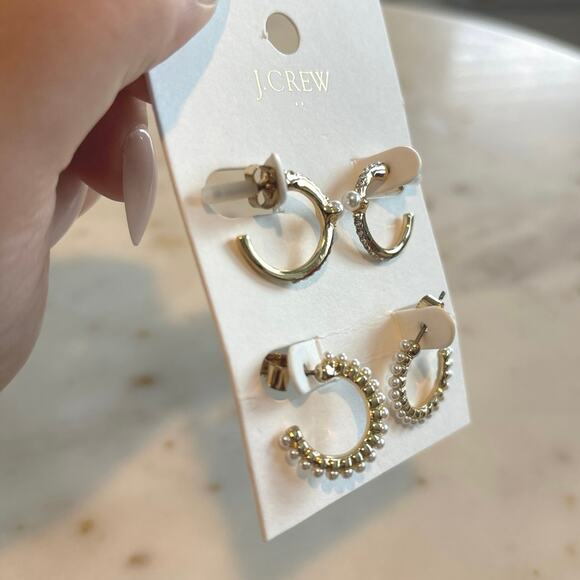 NWT J. Crew Pearl and Gold Hoops Set of 2 - Picture 4 of 6